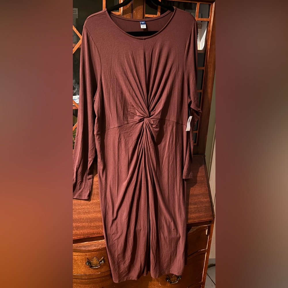 Beautiful burgundy dress.